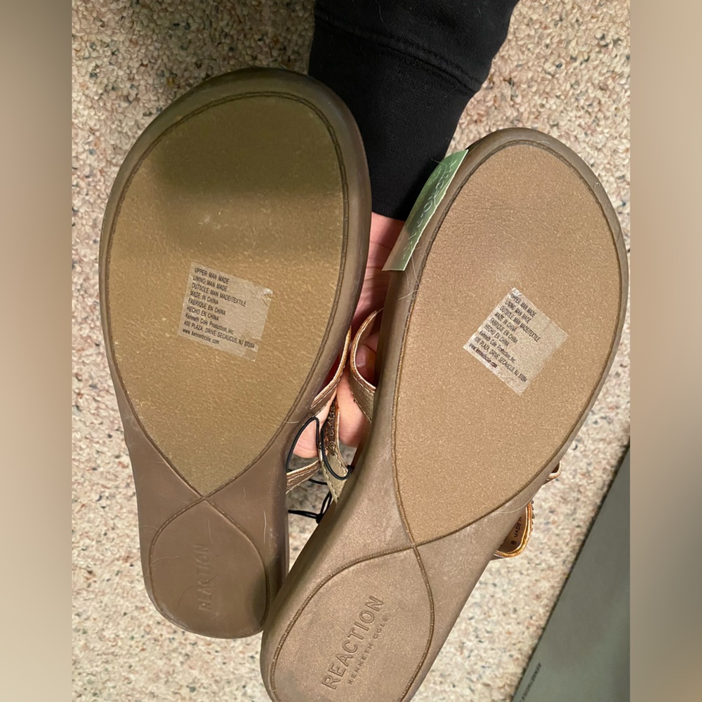 NEW! Kenneth Cole Reaction Jewel 2 Sandal Rose Gold - Picture 6 of 10